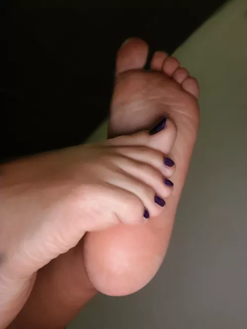 Kiss them 🖤 by ariana817