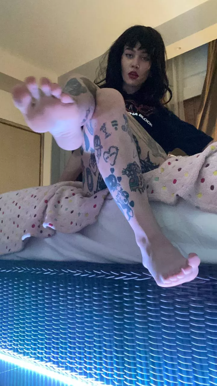 😘Kiss them and make me squirt 💦 posted by Prudent-Animal-3062