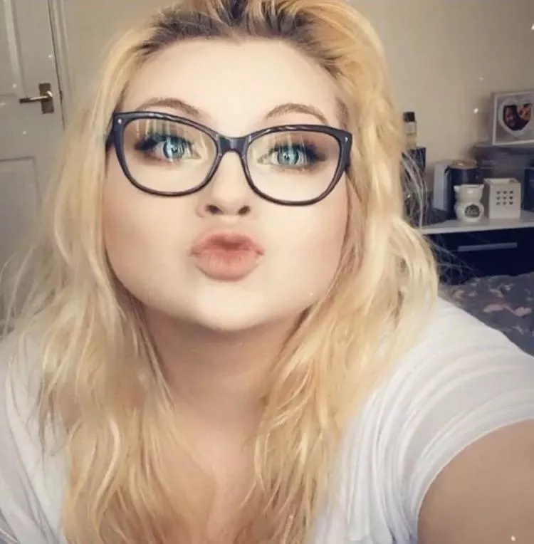 kisses for you all 😍😊 posted by Islah-may