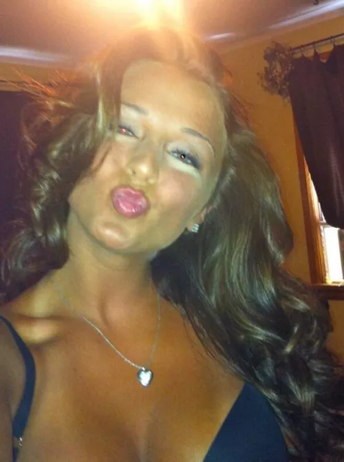 Kisses for you this morning! (31f) by missknottycheer