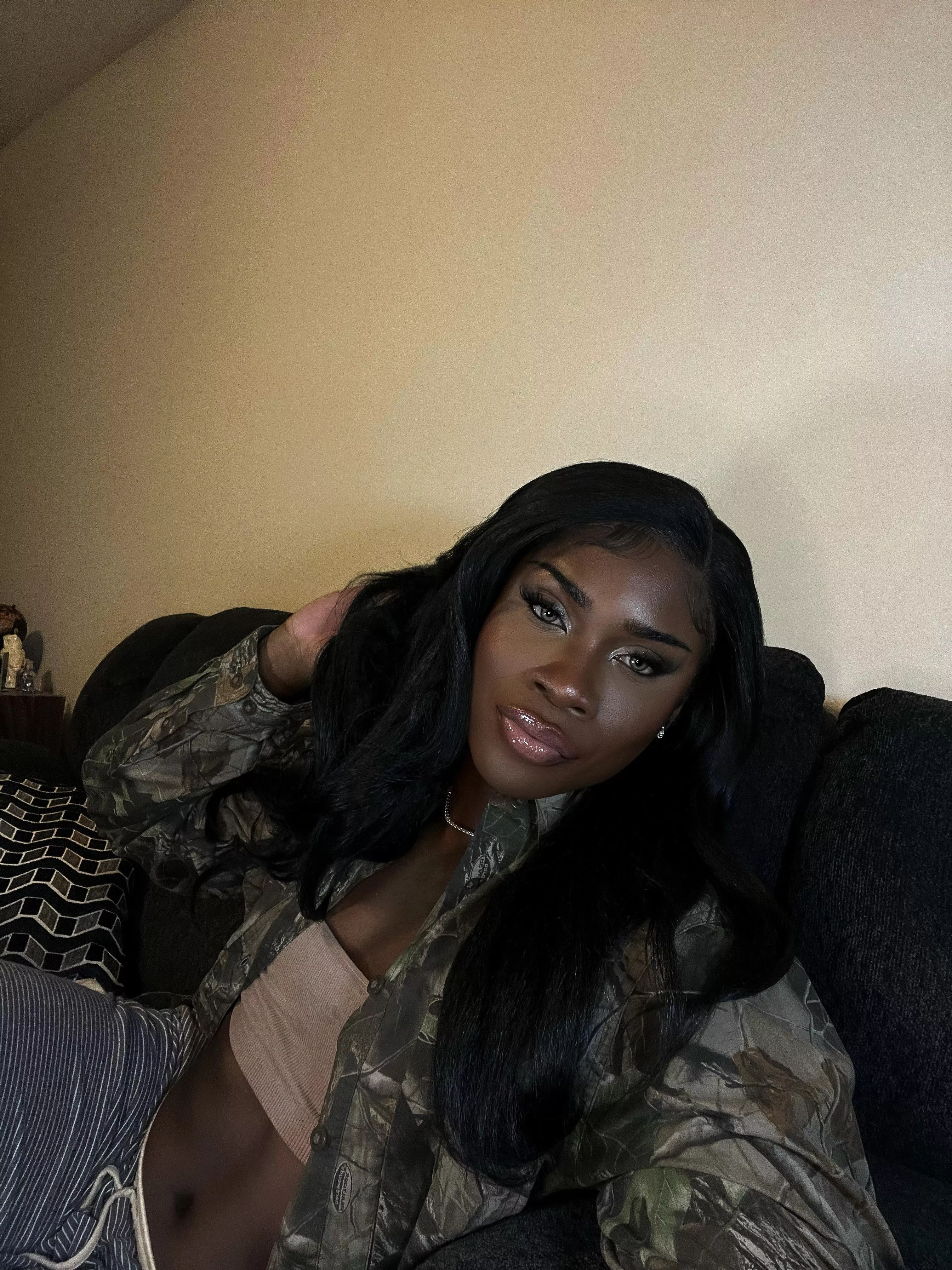 kisses in camo 🤎😘 posted by Sweetlifesmith