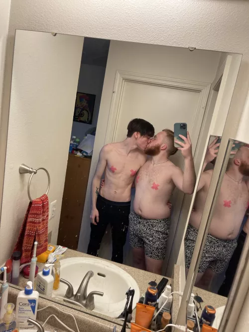 Kissy kissy by twopeasinahammock