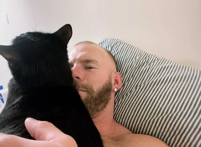 Kitty cuddles by cornfed405