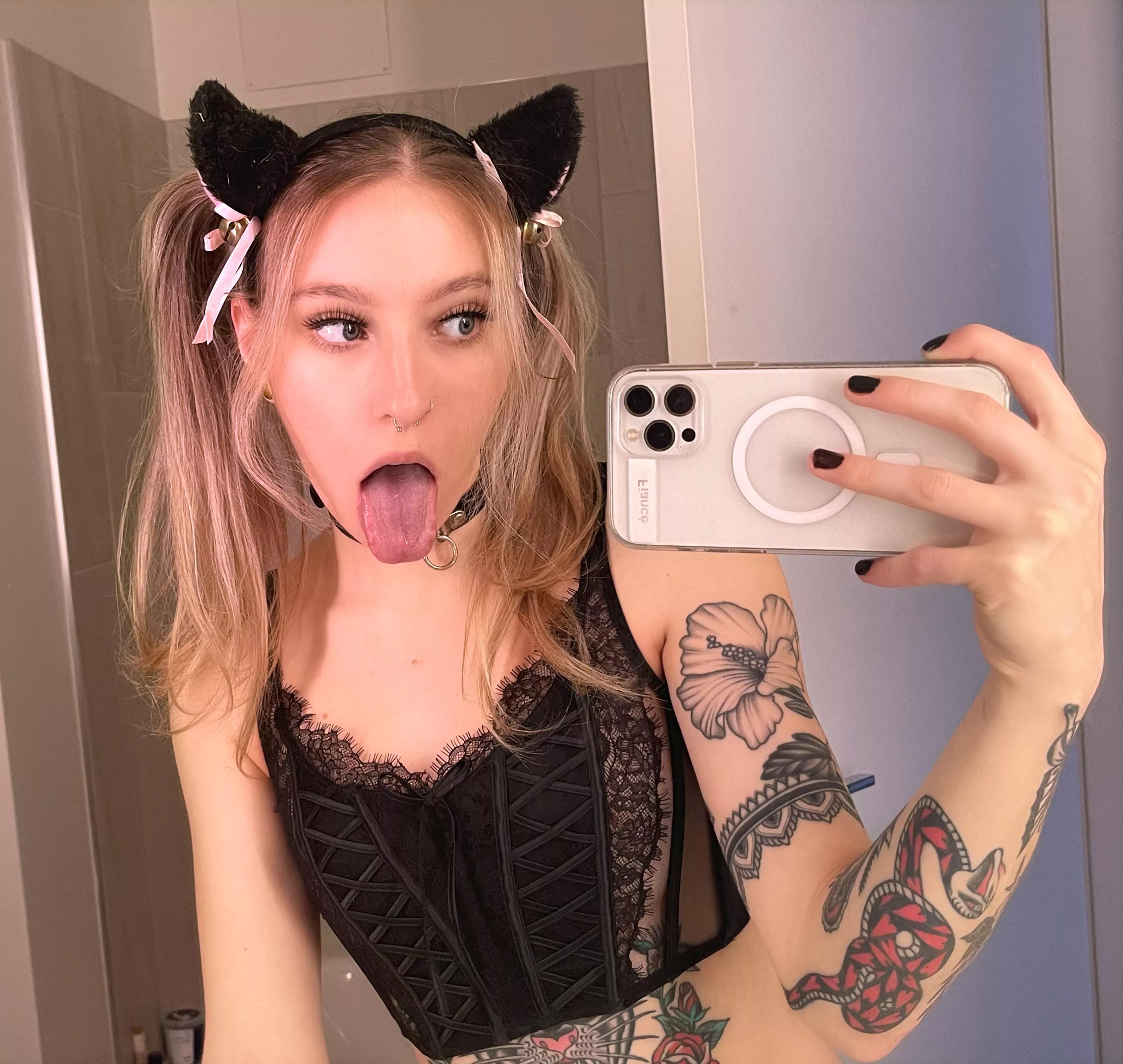 kitty grl at your service! posted by angelicbimbo