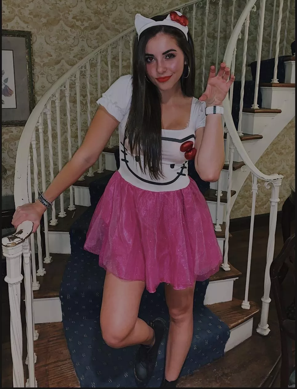 Kitty posted by Meizley