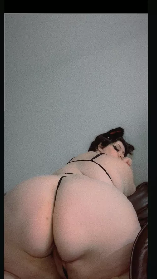 Kitty wants to play.. by littlewickedwitch