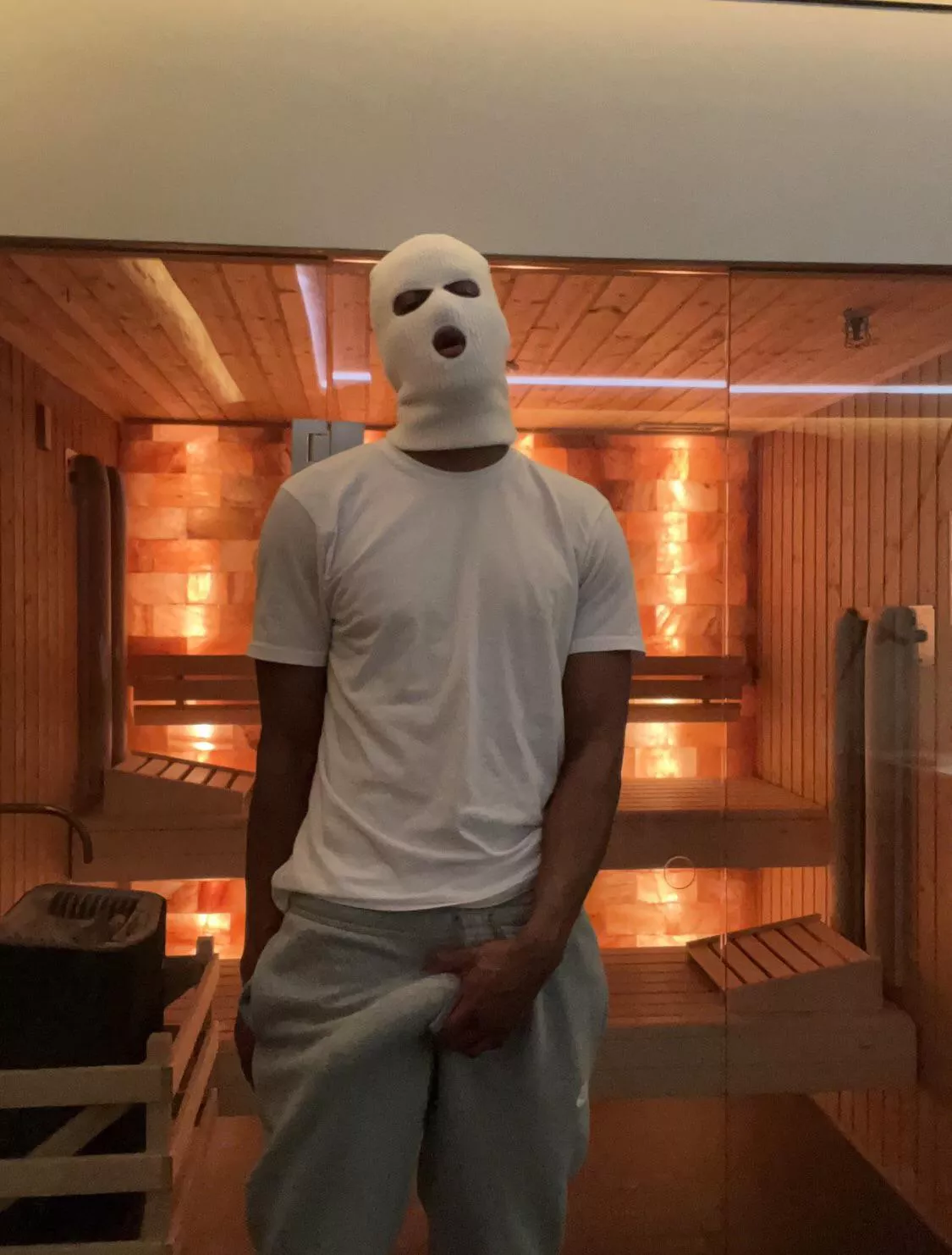 Kneel posted by rayangel_