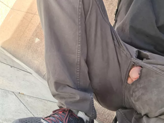 Knob out waiting for the bus by FinleyDewson