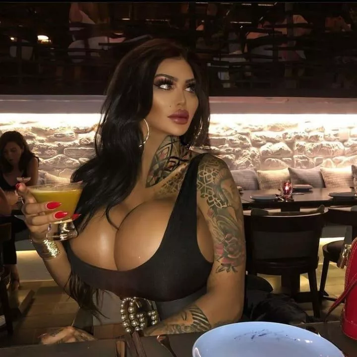 Knowing everyone in the bar wants to look at her posted by yassjobbs