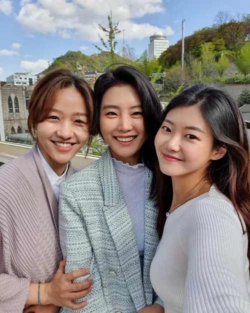 Korean Family by Melchiazedeck