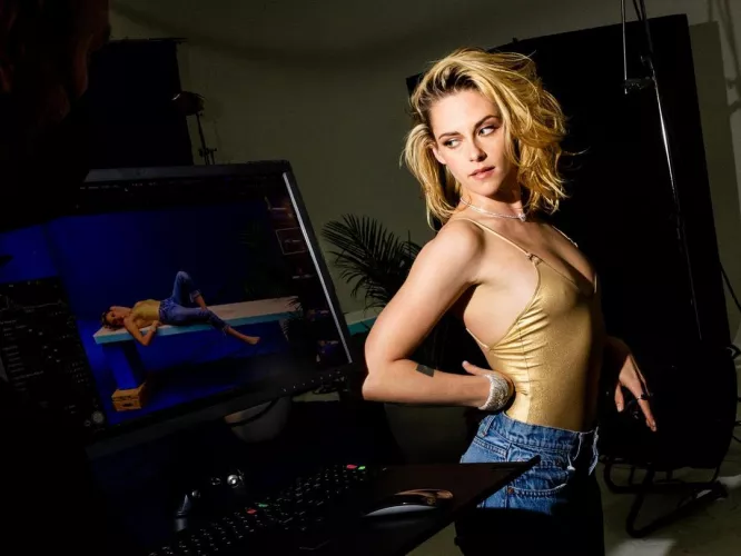 Kristen Stewart by SilentRhino