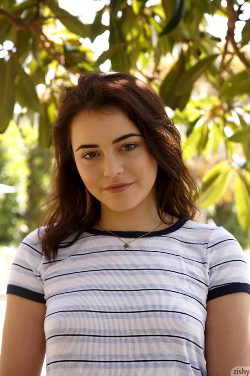 Kylie Quinn posted by shbmpl