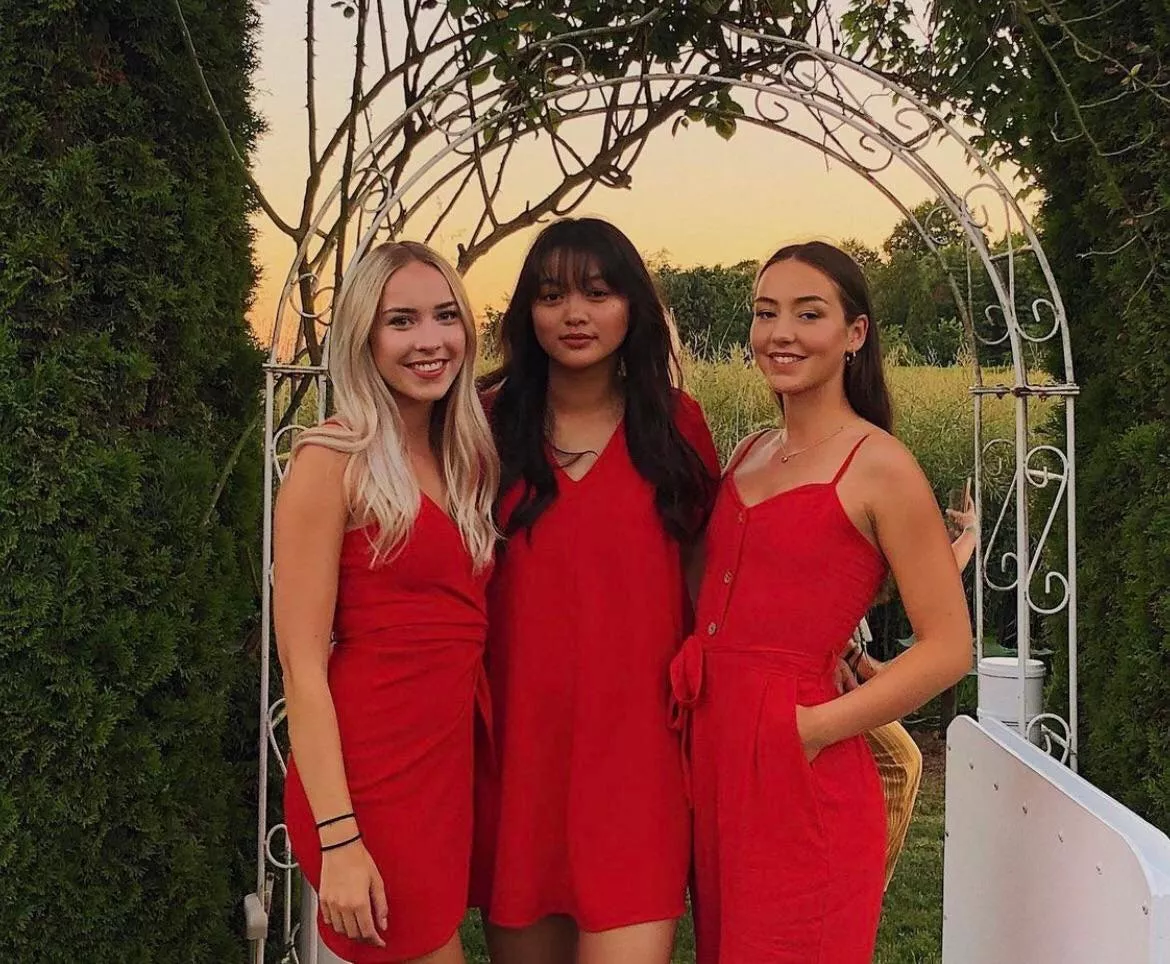 Ladies in Red posted by rikkux2