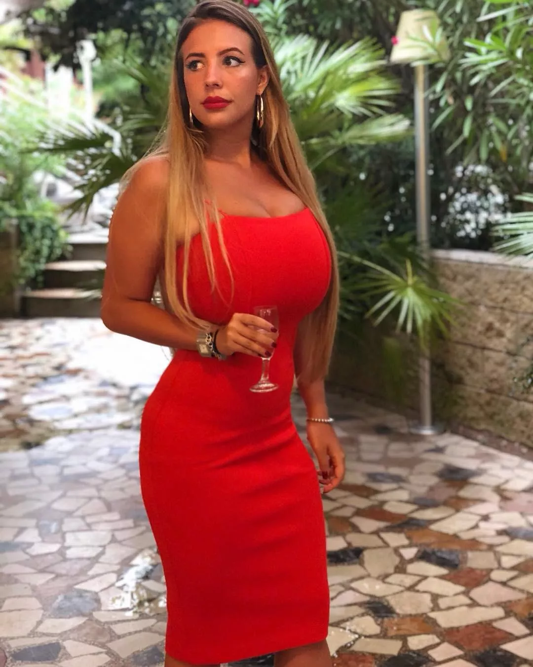 Lady in Red pt. 2 posted by THROAT_NOT_HEAD