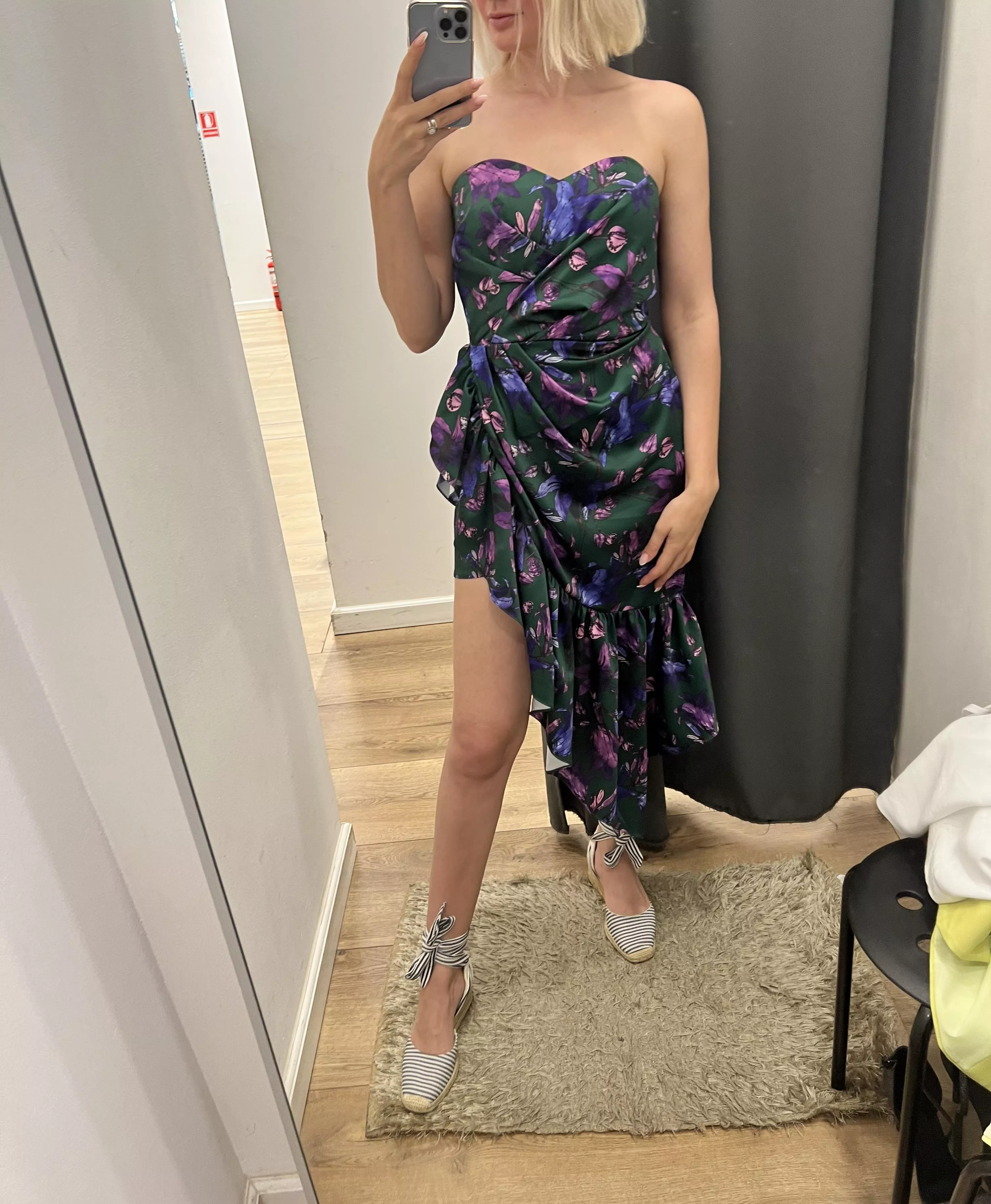 Lady on the outside ,kinky on the inside. Ask and find out posted by Tessa_loves_fun