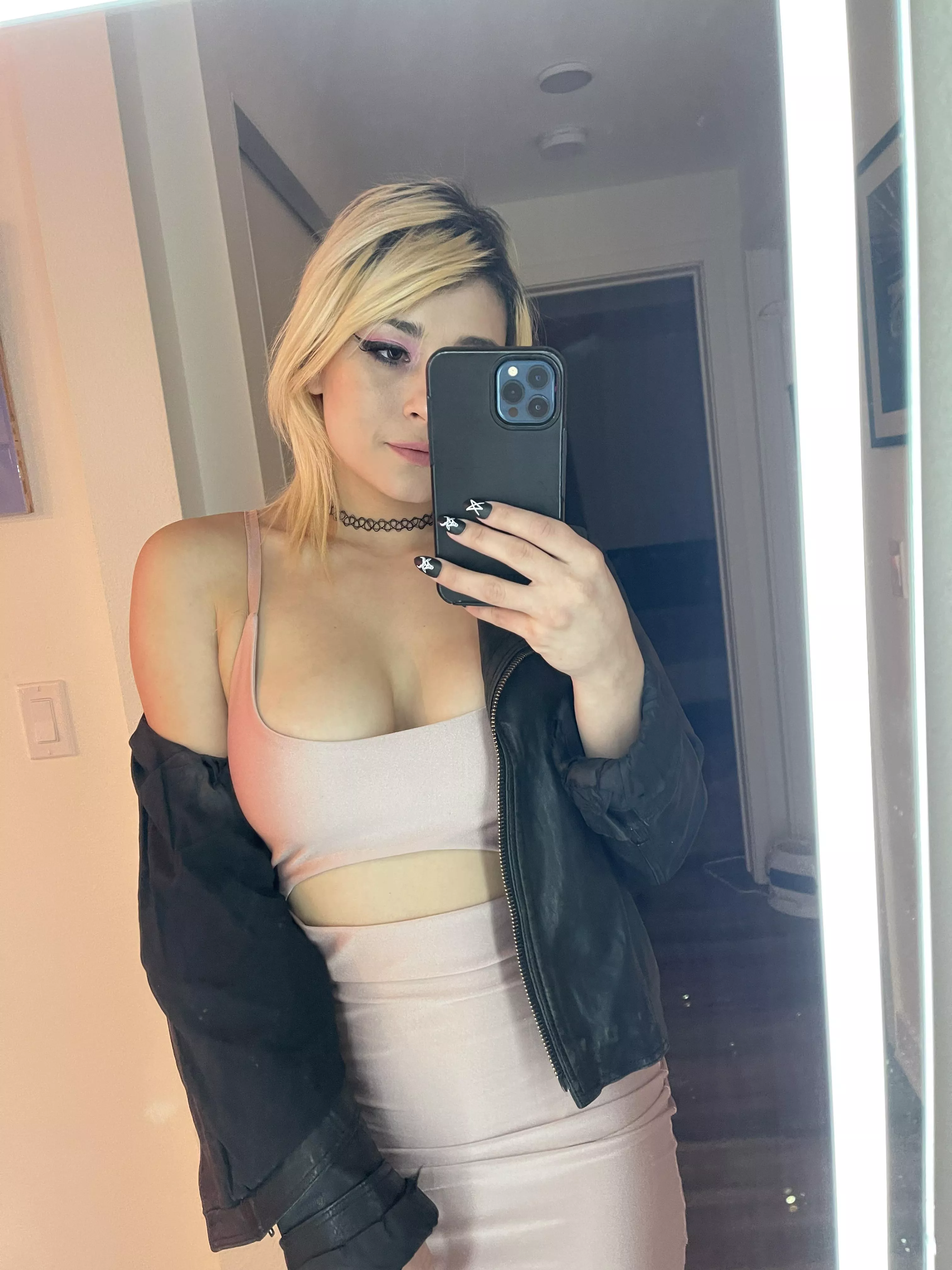 Last nights dress for my bffs bday dinner 🤘🏼 posted by Ravenrockette