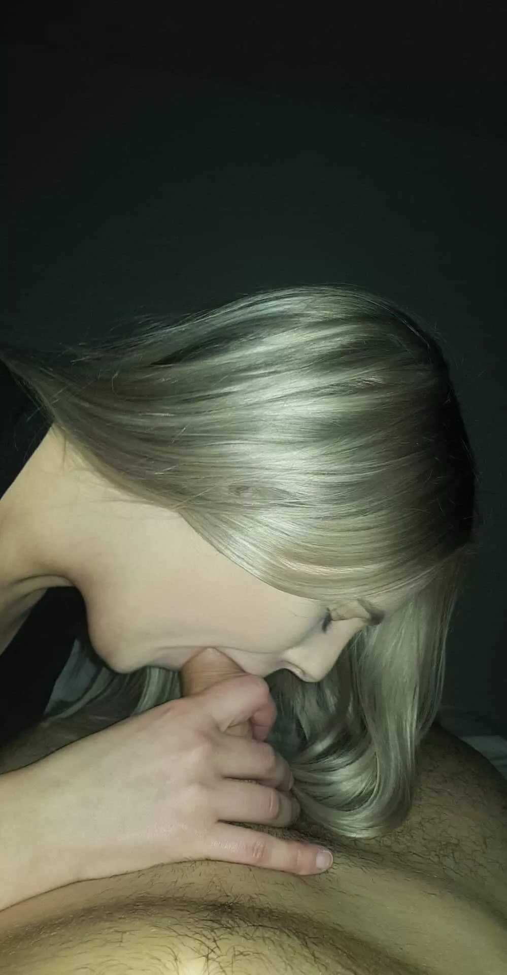 Late night bj;) gf knows how to work a cock. posted by bubbss85
