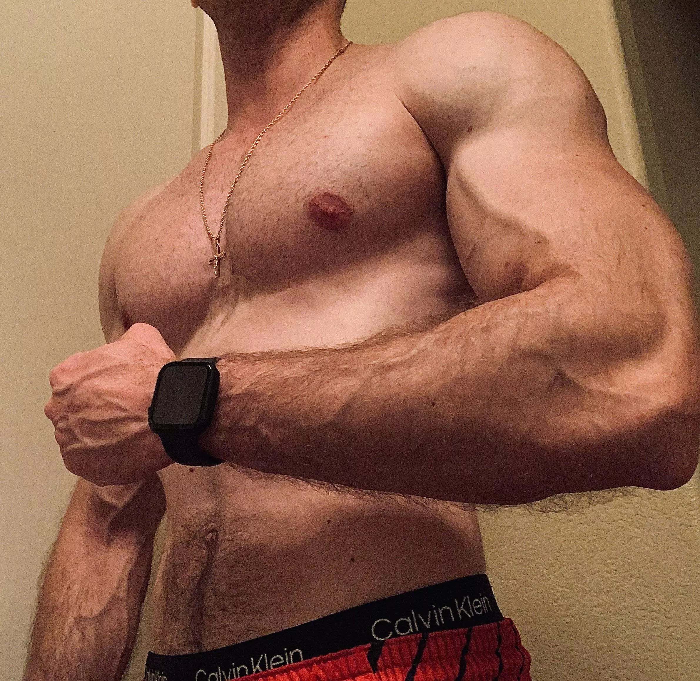 Late night gym session for high energy [m]aximum results. Would love to have someone help me get out of these clothes and join me in the shower. posted by alexxt2022