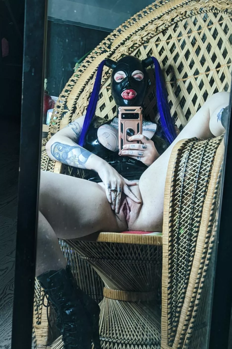 latex bimbo doll, checking in 1,100cc, huge lips, split tongue posted by SindySchism666