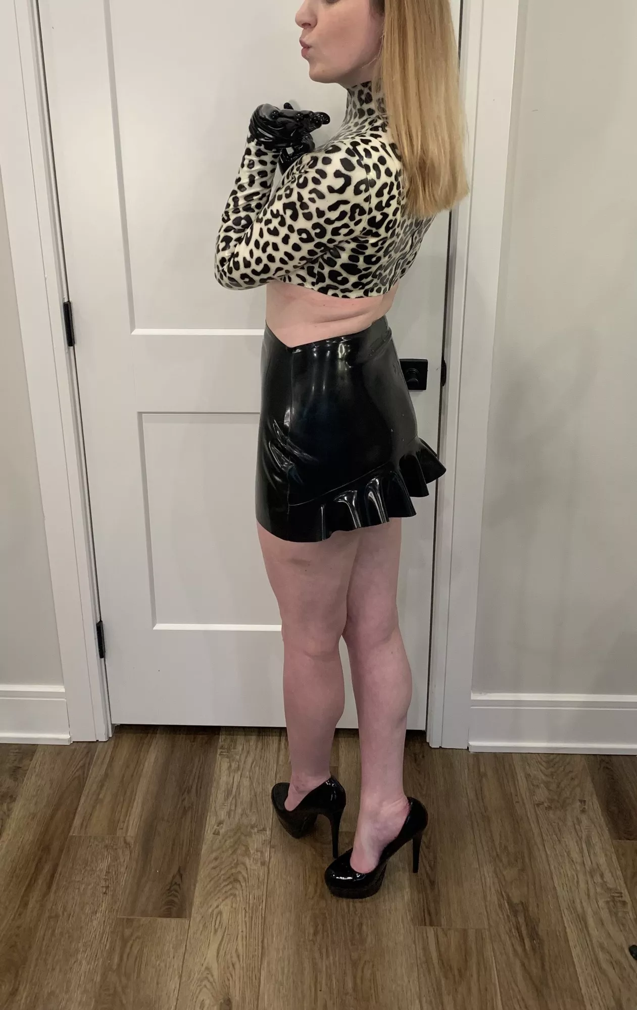 Latex kisses 😘 posted by Couple_of_Perverts