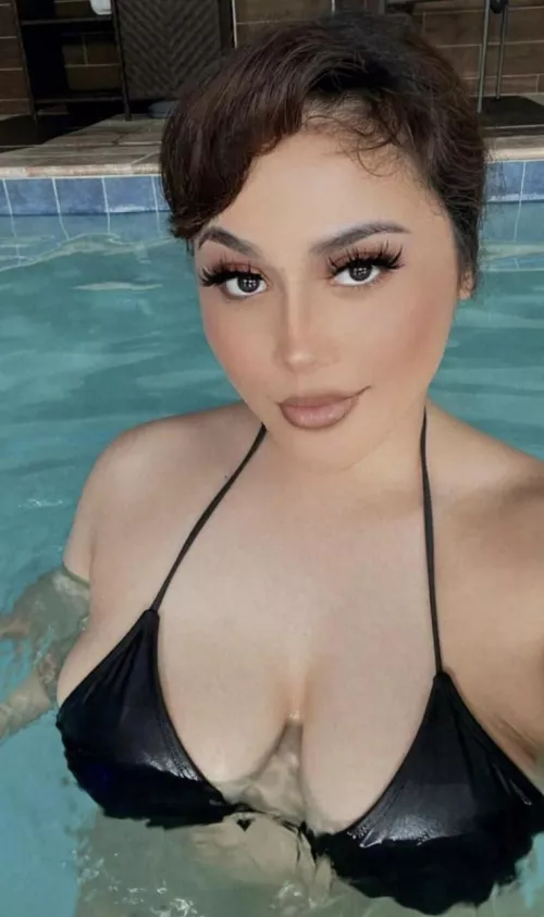 Latina Beauty by futafucker_