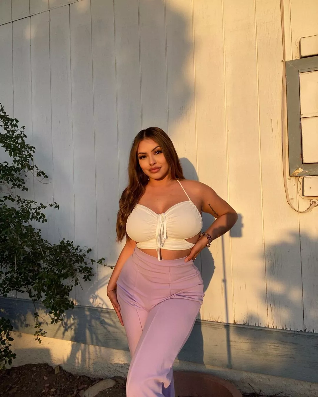 Latina in White Top posted by tenant69