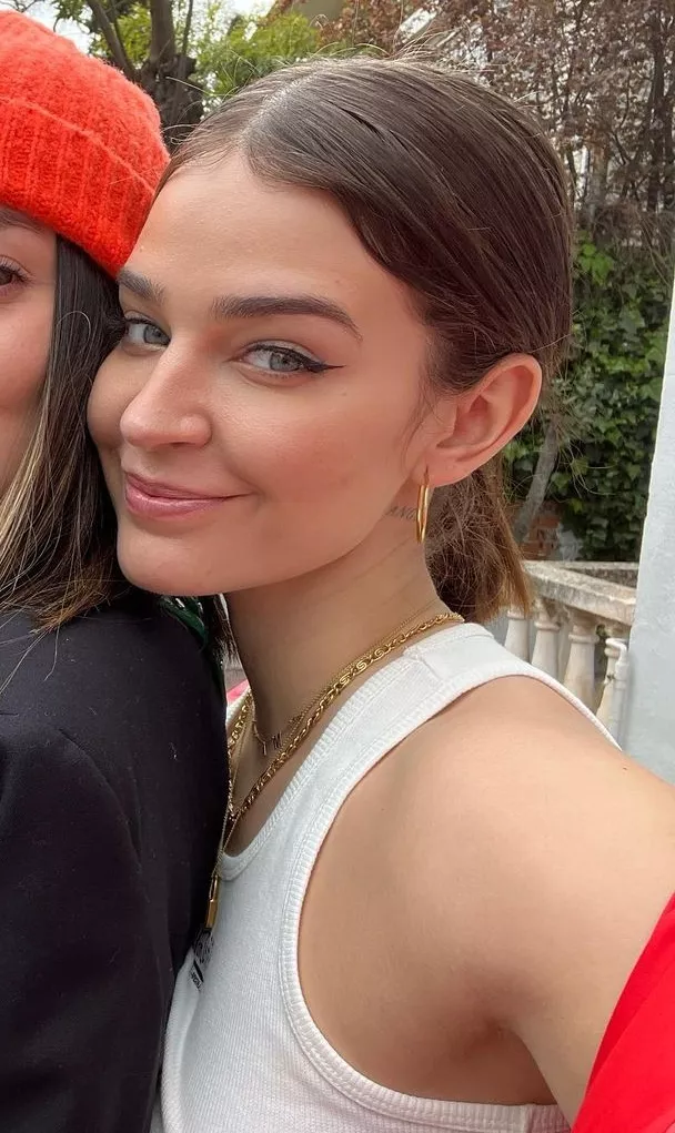 Laura Escanes posted by GlamMetalLion