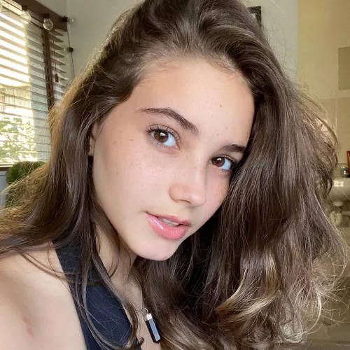 Laura Taylor by GiganticGingerbread