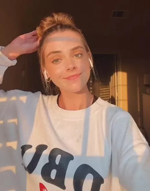 Lauren 21yo posted by Electronic-Mark-6703