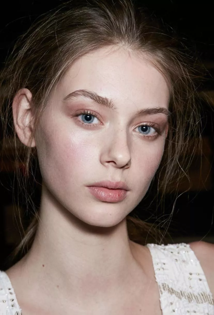 Lauren De Graaf posted by bobbyUP-MKII