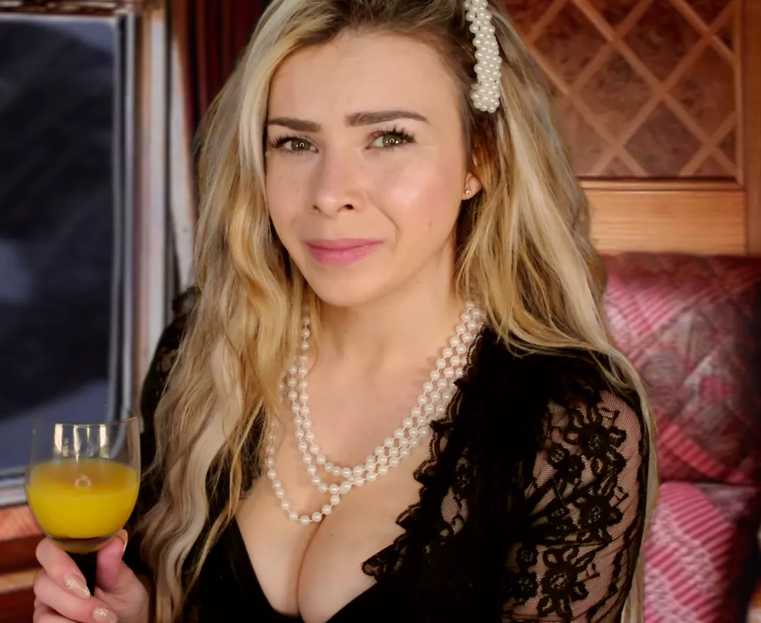 Lauren Woods (@laurenhwoods) [instagram] posted by Natural_Extent_1339