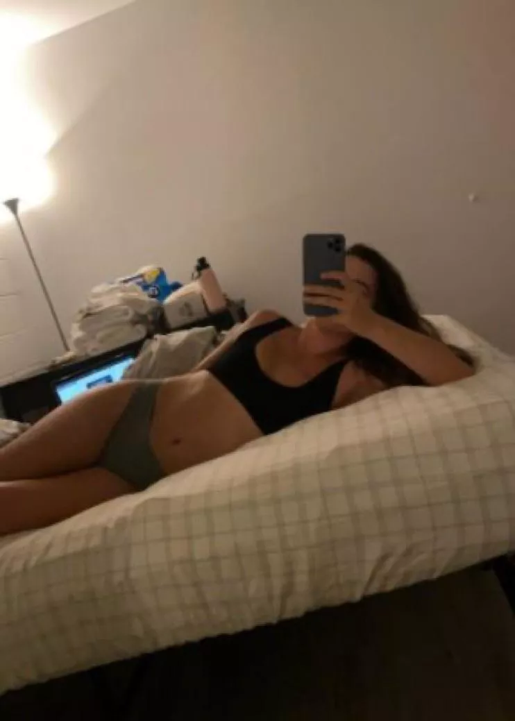 Lazy Monday [F] posted by sarahsecretss