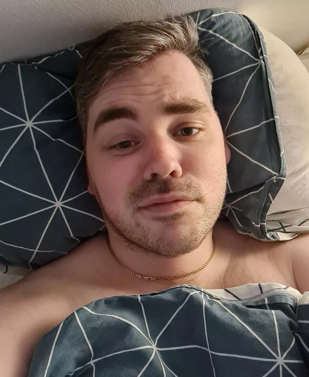 Lazy morning 😴 posted by Earphy