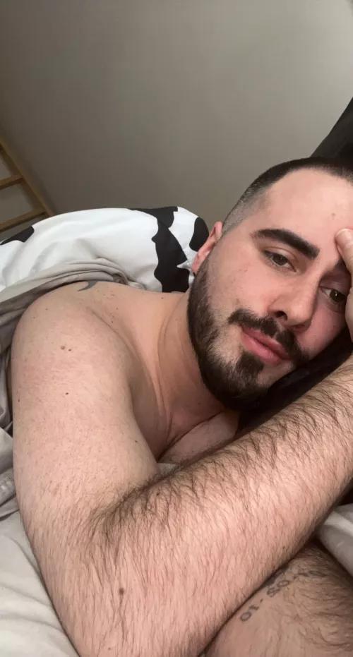 Lazy rainy day 🥱 hope you’re all having a great day. Message me if you want to chat 🖤 by [deleted]