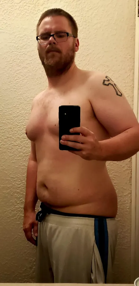 Lazy, rainy Sunday posted by thiccnessislife84