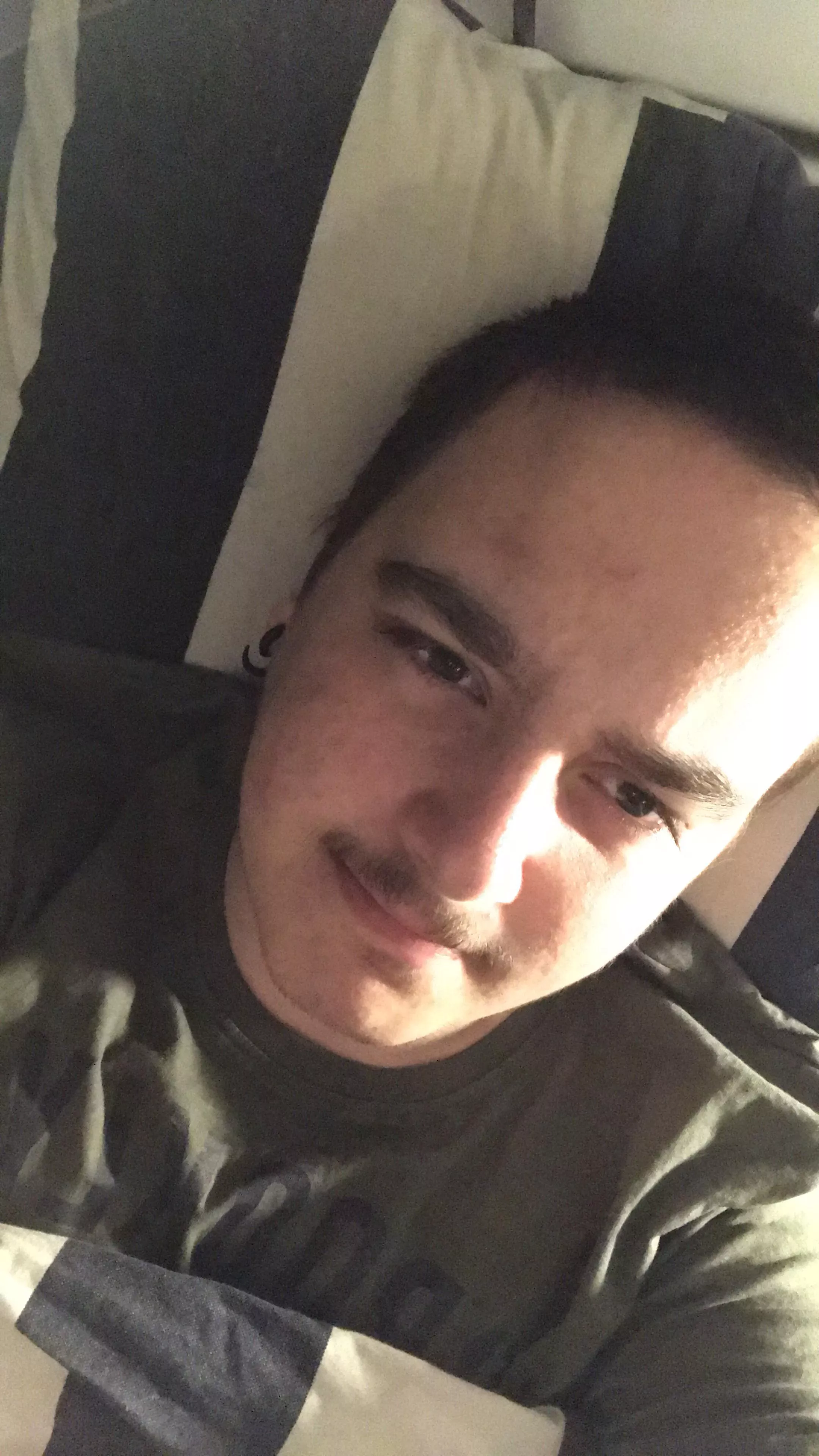 Lazy Sunday 😌 how was everyone’s weekend ? Anyone down to chat a bit ? Emotional and bored haha 😆 posted by Temporary-Gas-5427