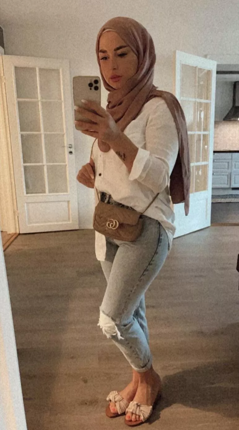 Lebanese slut posted by Optimal_Educator_144