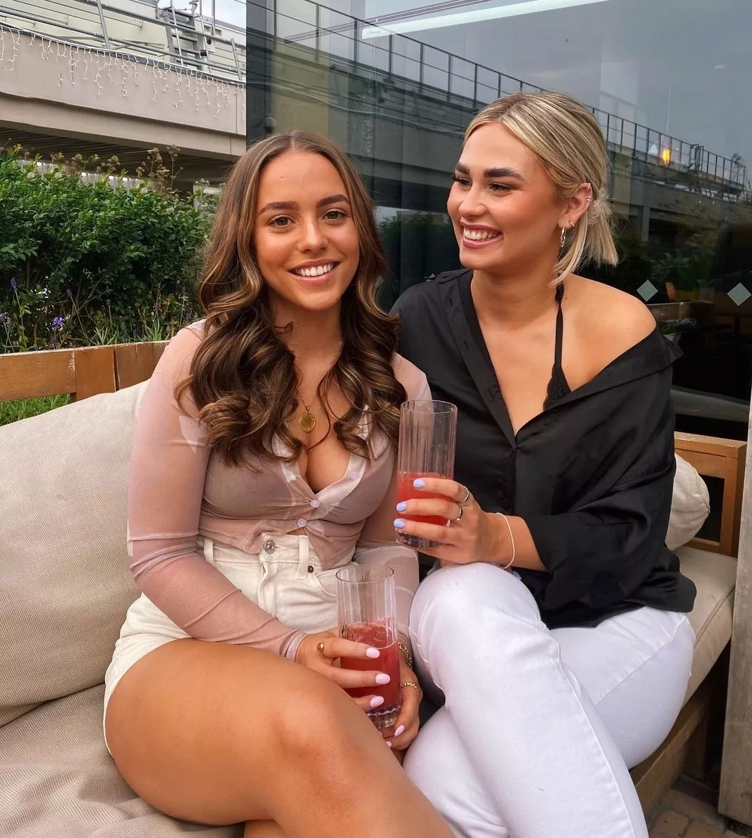 left or right? [2] posted by Ok_Negotiation7017