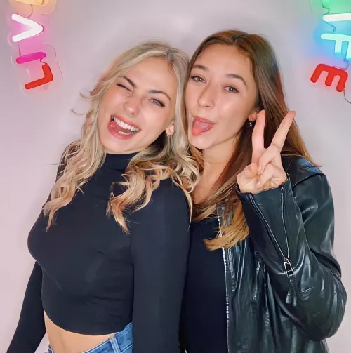 Left or right?? by RealGirl_king