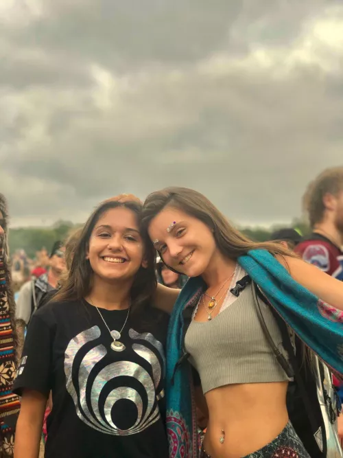 Left or right? by diknhand4u