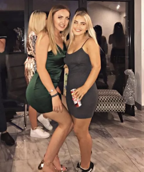 Left or right? by Goldenguy_9