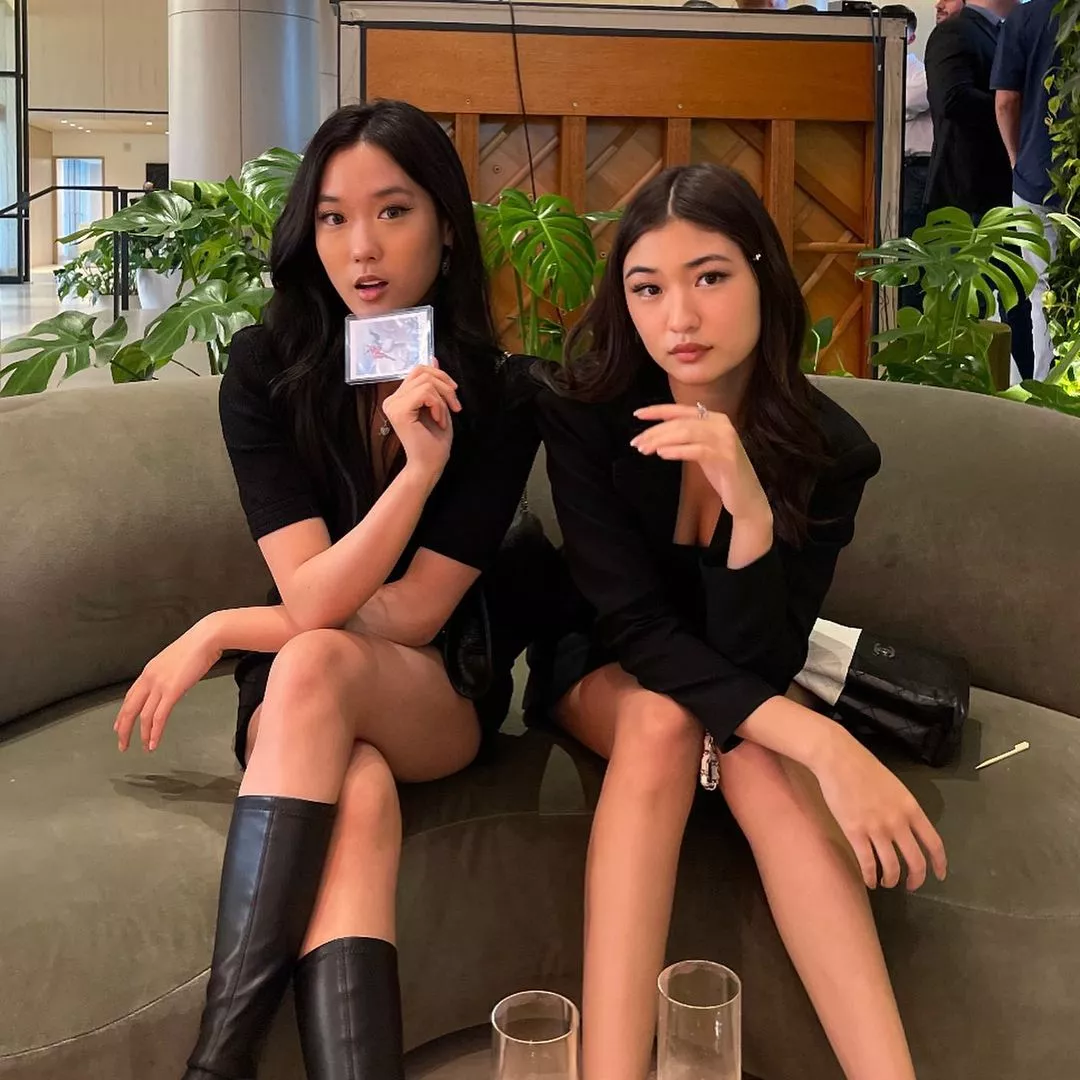 Left or right? posted by sapphirefire9