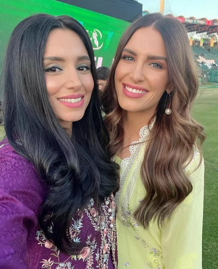 Left or right? posted by jabbathehutthee