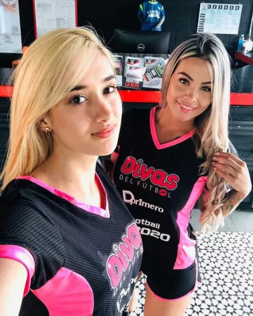 Left or right by Chaturbater1