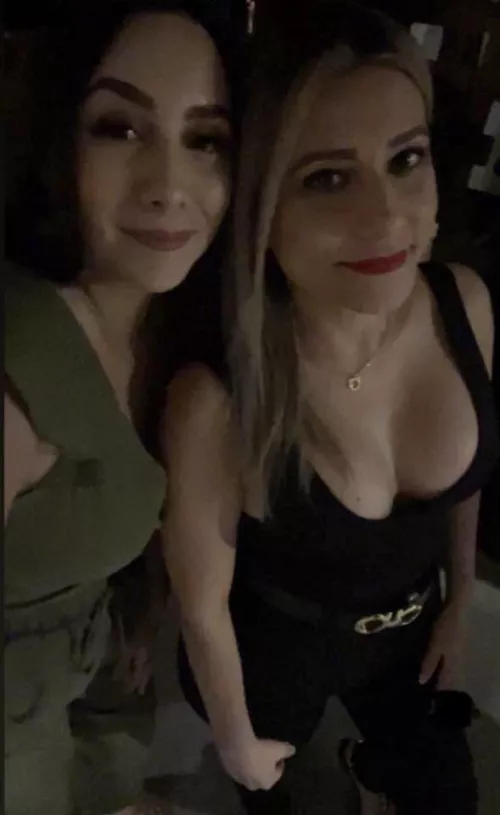 Left or right? Kik Jnastyyy90 for more pics by Elmalo909