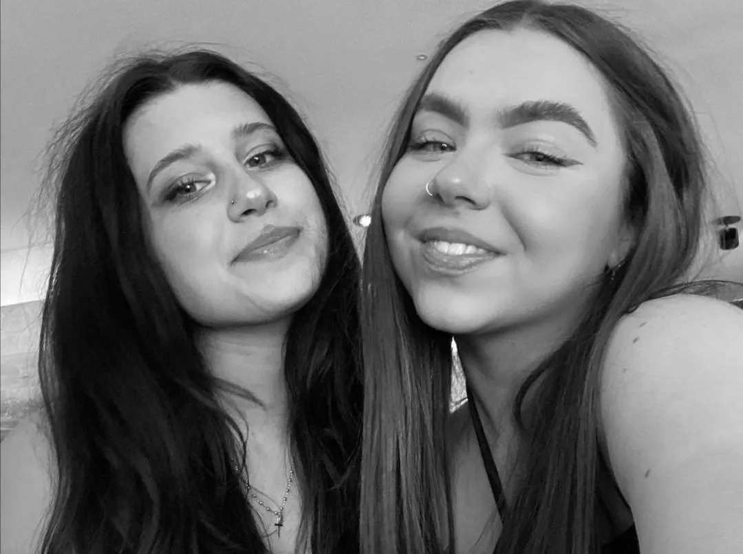 left or right? posted by boynunboynun77