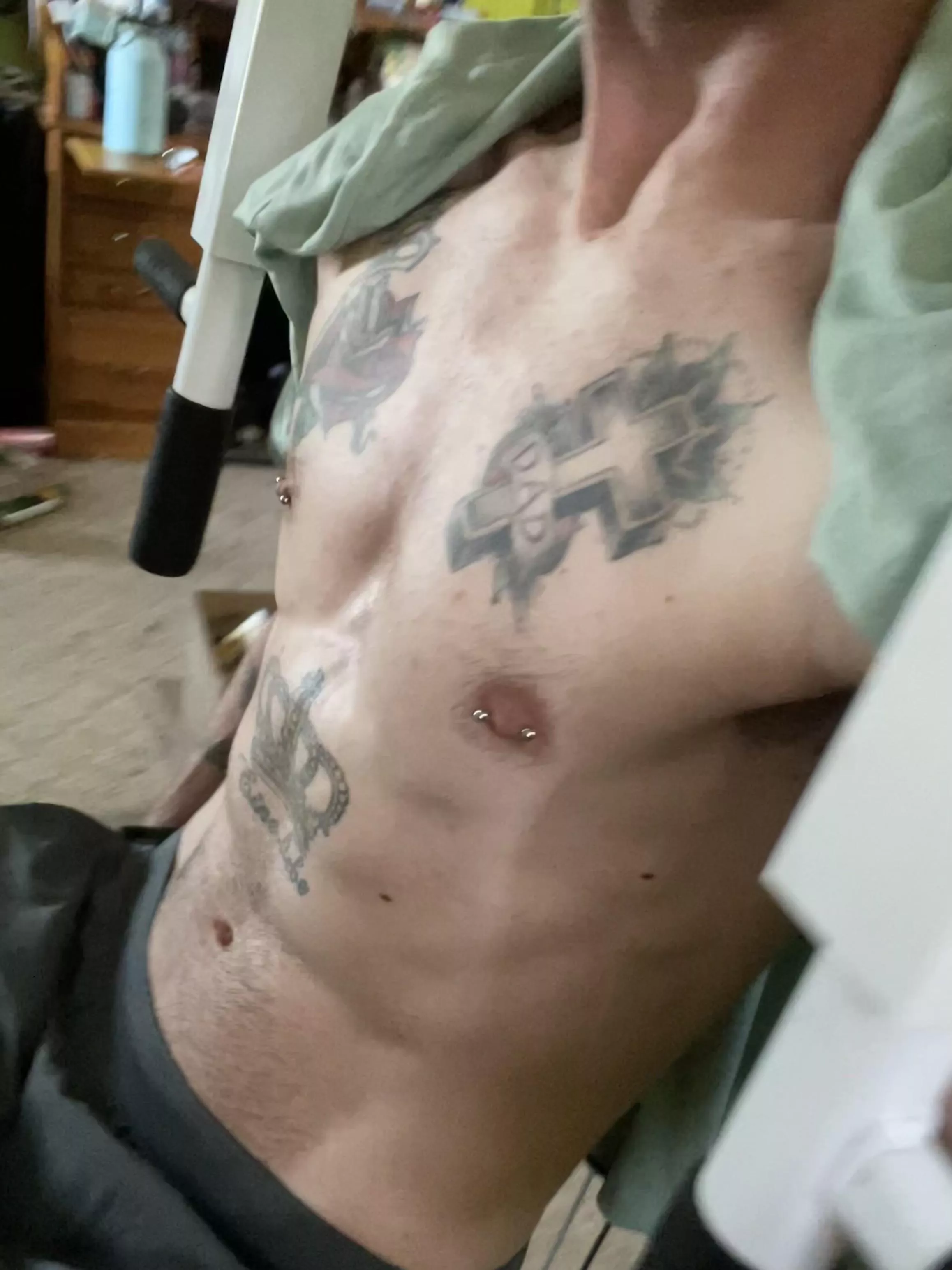 Leg day but couldn’t resist to take a picture of the abs. (M) posted by Embarrassed_Kale1339