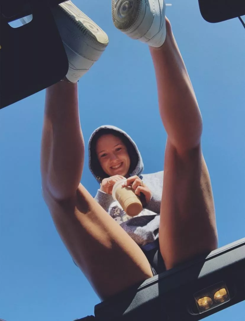 Legs 🥵 posted by Weakness-Valuable