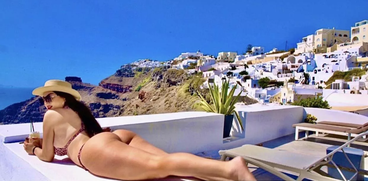 Legs for days posted by violetvirah