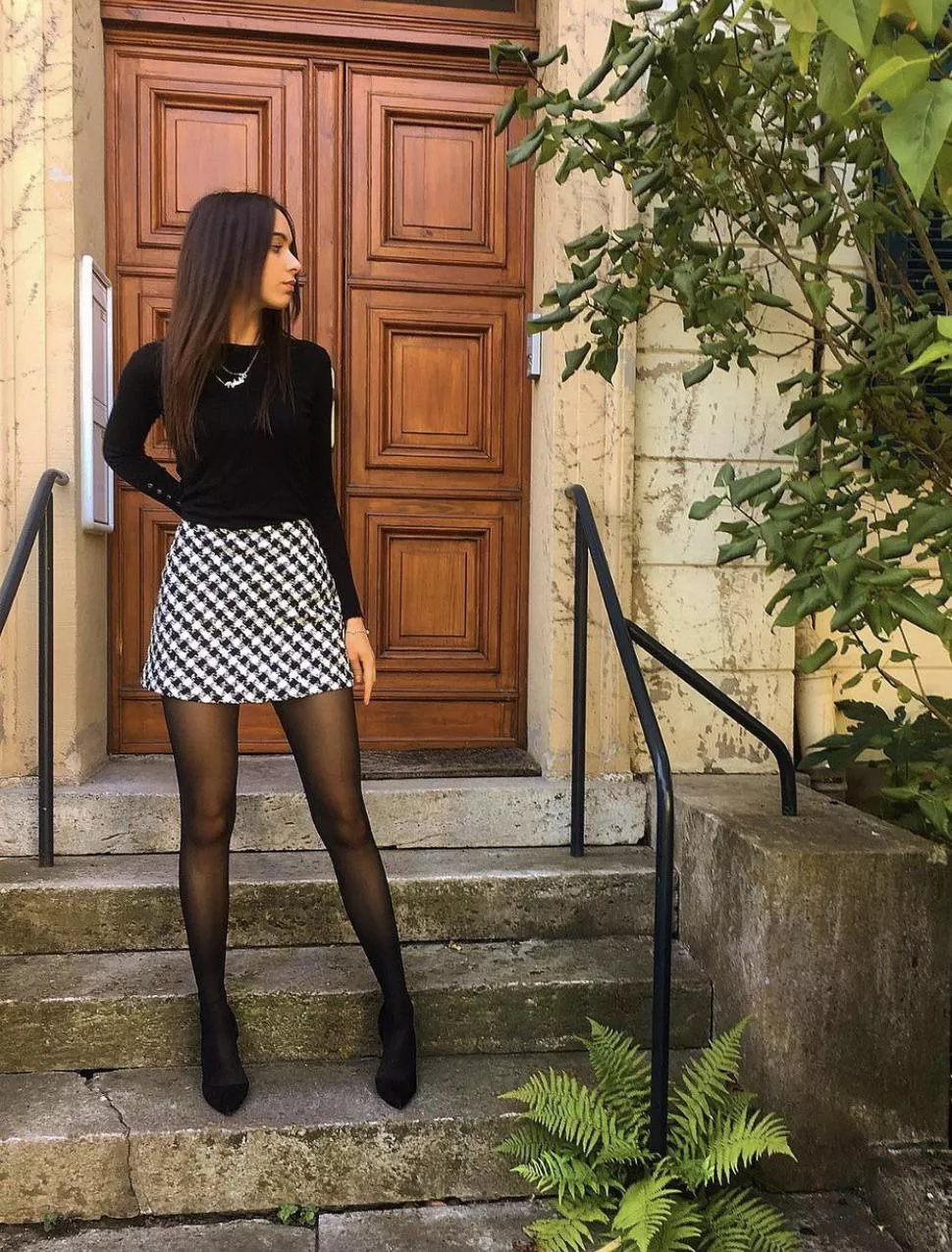 Legs for days posted by Paradmire